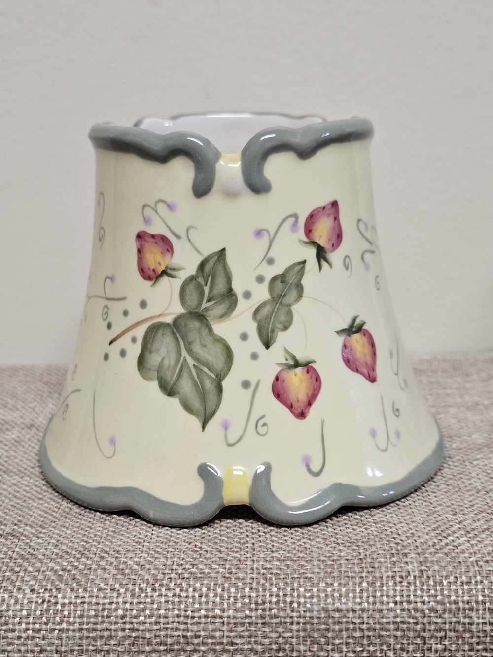 Partylite Strawberry Fields Candle Plate & Lamp Shade - Picture 5 of 9